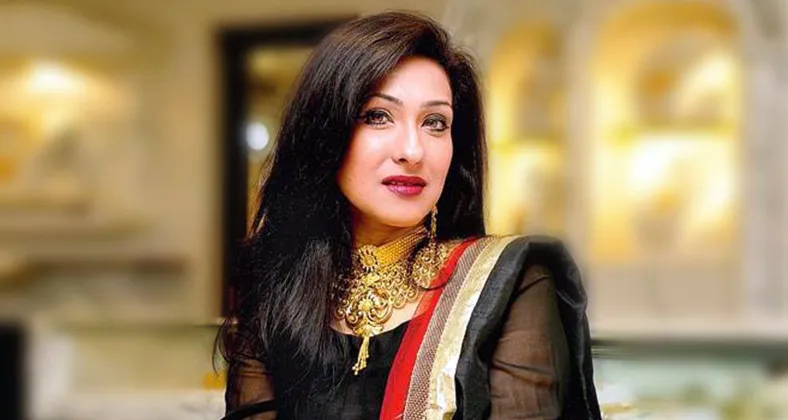 বিকিনিতে উত্তাপ ছড়ালেন ঋতুপর্ণা