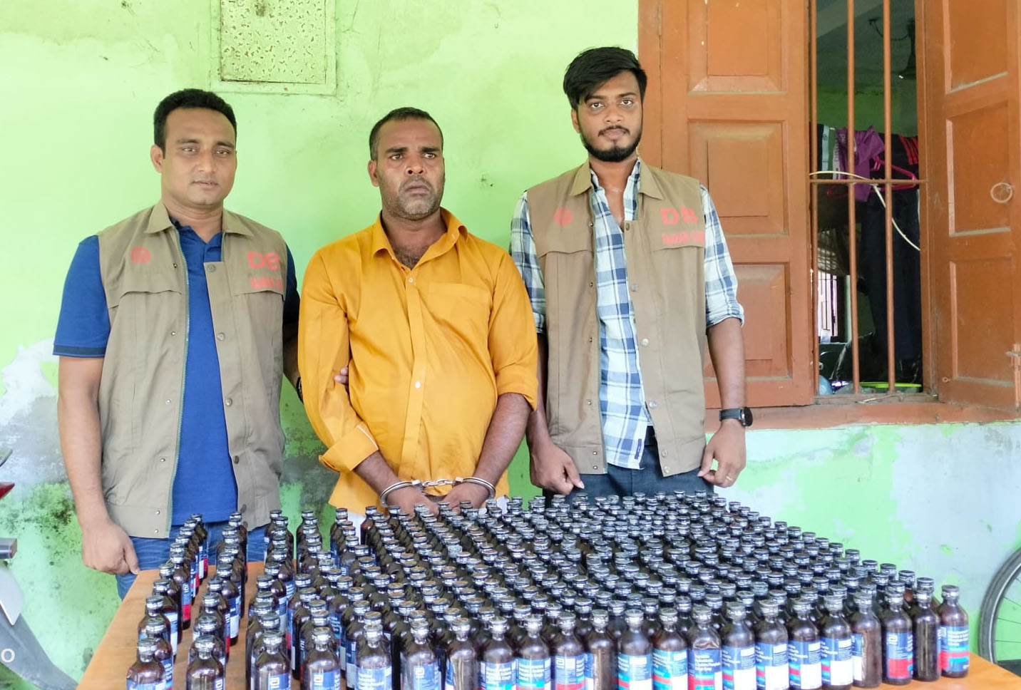 রাজশাহীতে ফেনসিডিলসহ  মাদক ব্যবসায়ী গ্রেপ্তার