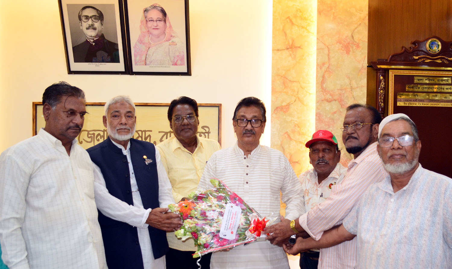 জেলা পরিষদ চেয়ারম্যানের সাথে  মুক্তিযোদ্ধাদের সৌজন্য সাক্ষাৎ