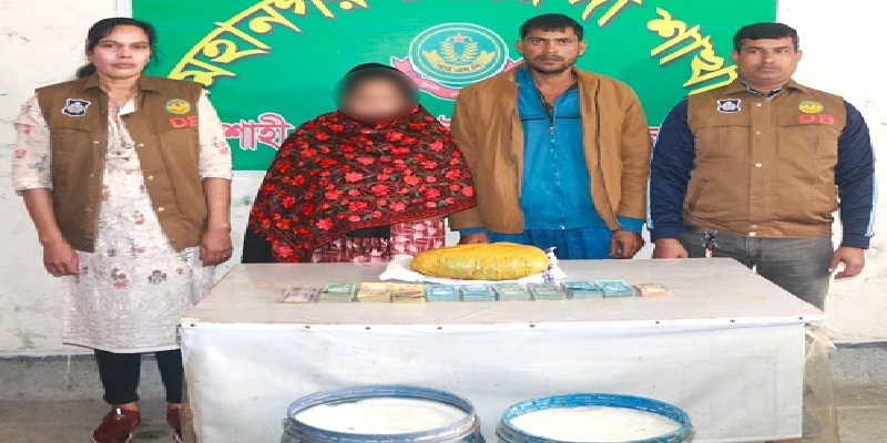 রাজশাহীতে পুলিশের অভিযানে গাঁজা ও দেশীয় মদসহ গ্রেফতার ৪