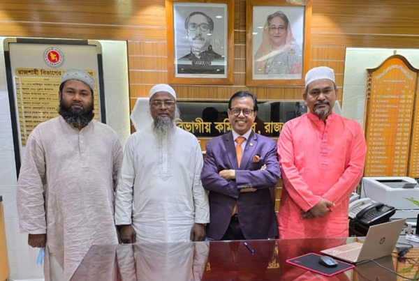 রাজশাহী বিভাগীয় কমিশনারের সাথে বেকারি মালিক সমিতির নেতৃবৃন্দের সাক্ষাত