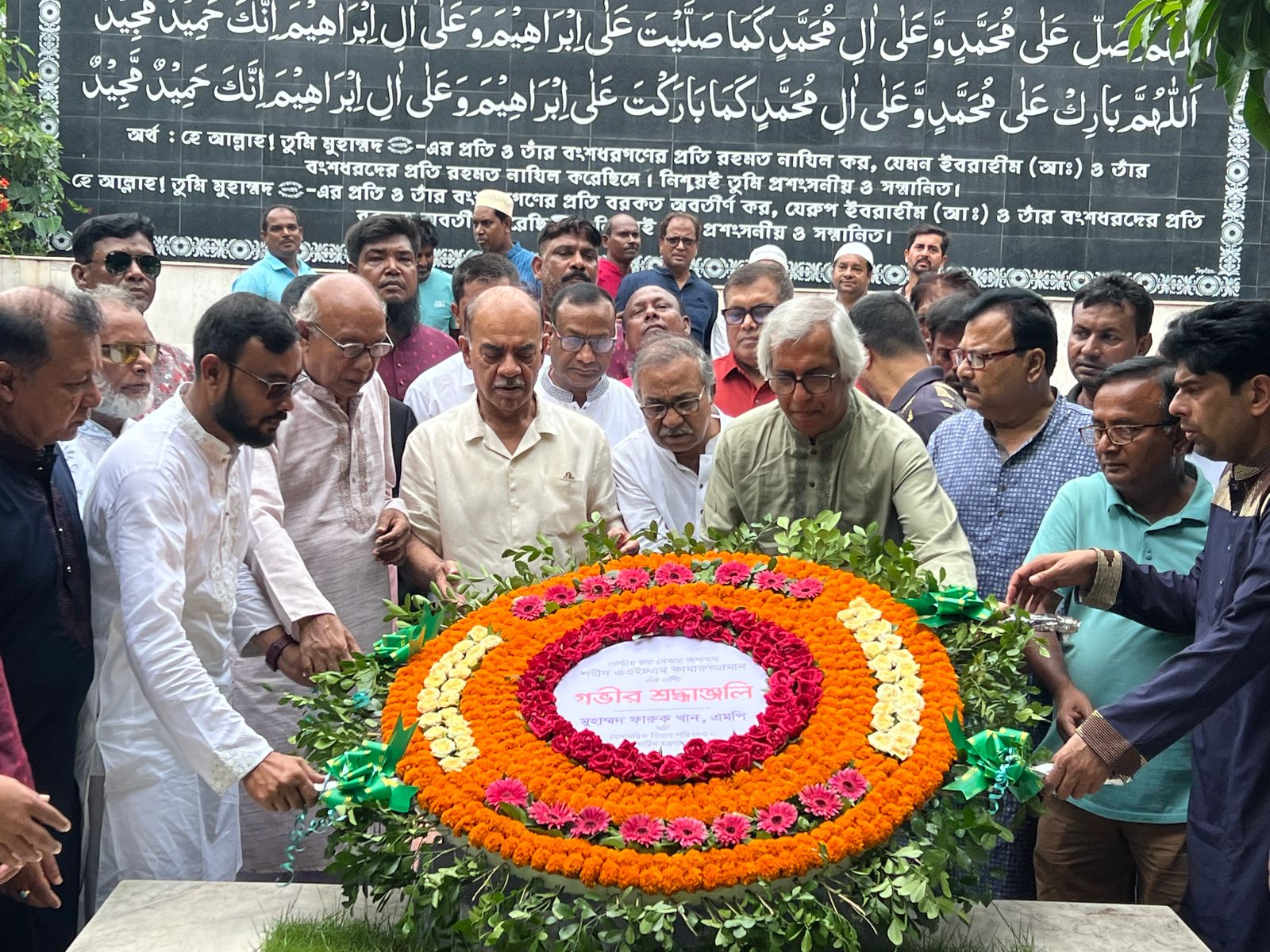 শহীদ এএইচএম কামারুজ্জামানের প্রতি বেসামরিক বিমান পরিবহন ও পর্যটন মন্ত্রীর শ্রদ্ধা