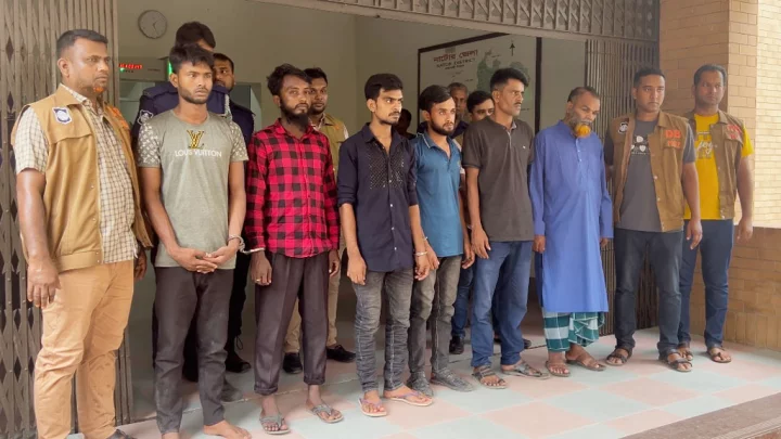 নাটোরে ডাকাতির প্রস্তুতিকালে গ্রেপ্তার ৬