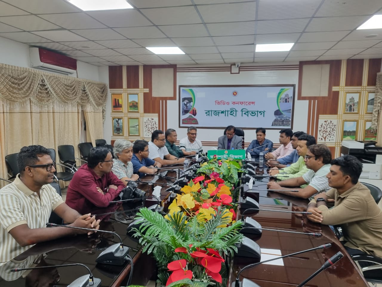 রাজশাহী বিভাগীয় কমিশনার ও জেলা প্রশাসকের  সঙ্গে প্রেসক্লাবের আহ্ববায়ক কমিটির মতবিনিময়