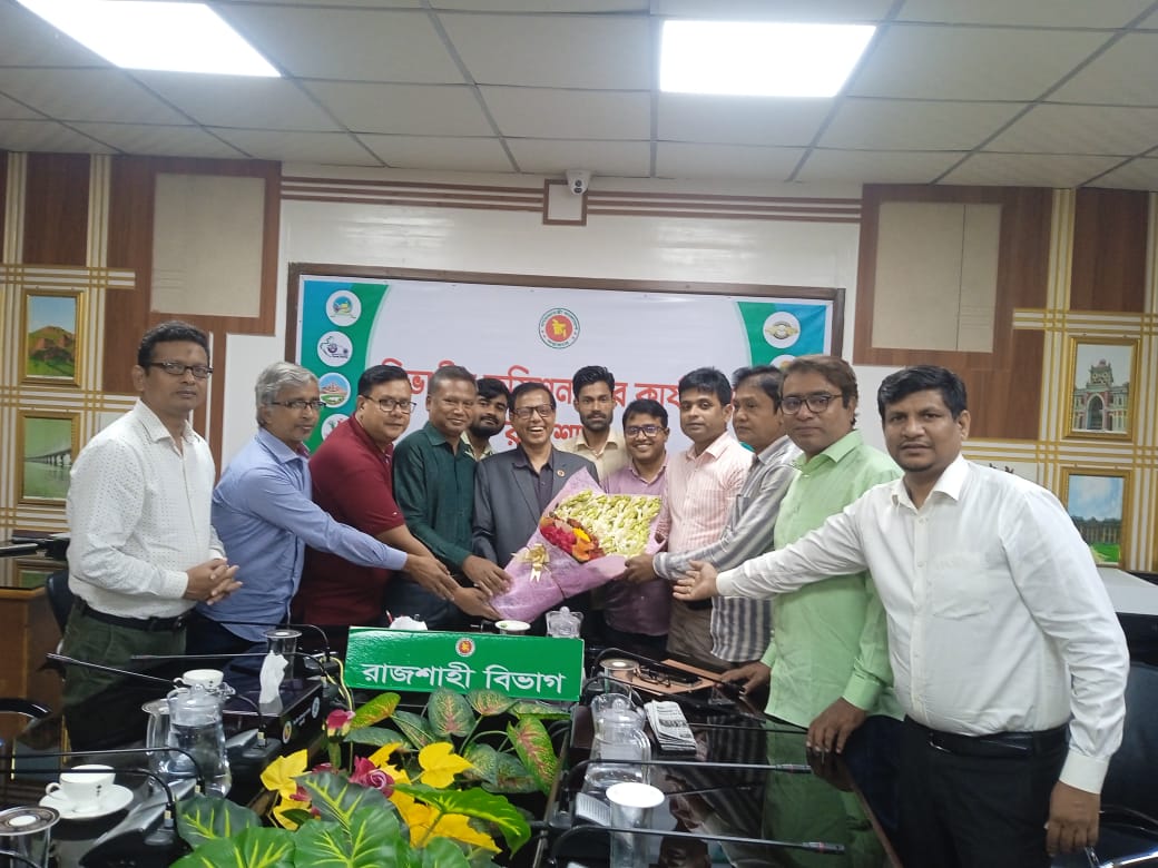 বিভাগীয় কমিশনারের সাথে রাজশাহী প্রেসক্লাব নেতৃবৃন্দের মতবিনিময়
