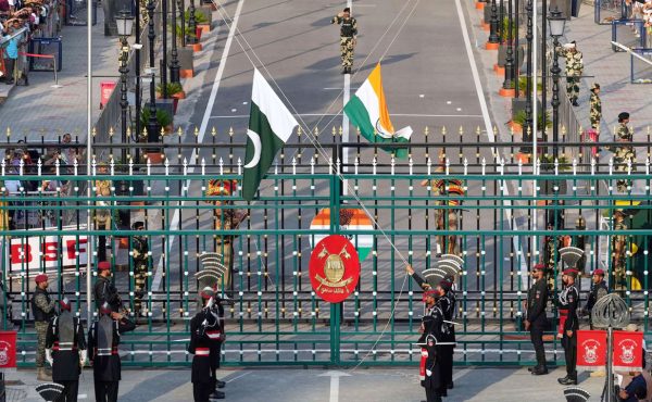 যুদ্ধবিরতির মেয়াদ বাড়াল ভারত-পাকিস্তান