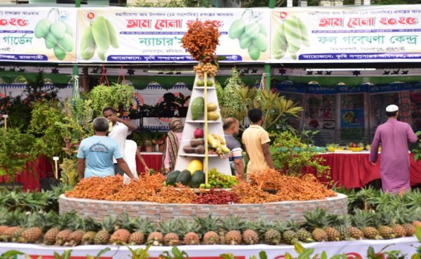 রাজশাহীতে তিন দিনব্যাপী আম মেলায় ১৫০ রকমের ফলের পসরা