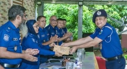 রাজশাহী জেলার শ্রেষ্ঠ অফিসার ইনচার্জ নির্বাচিত ওসি আ,ফ,ম আসাদুজ্জামান