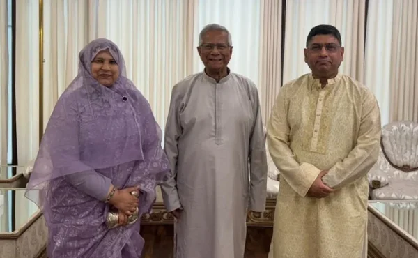 প্রধান উপদেষ্টার সঙ্গে সস্ত্রীক সাক্ষাৎ করেছেন সেনাপ্রধান