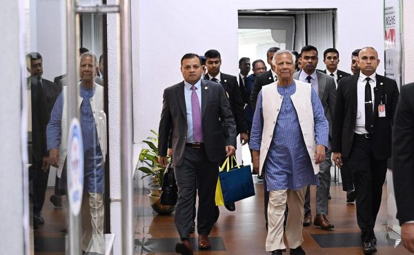 দেশে ফিরেছেন প্রধান উপদেষ্টা
