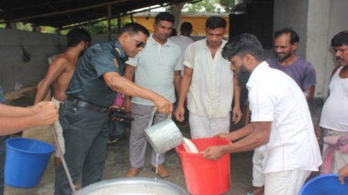 রাজশাহী কেন্দ্রীয় কারাগার কর্তৃপক্ষের উদ্দোগ্যে বন্দীদের আম খাওয়ানোর প্রত্যাশা পূরণ