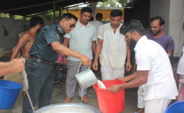 রাজশাহী কেন্দ্রীয় কারাগার কর্তৃপক্ষের উদ্দোগ্যে বন্দীদের আম খাওয়ানোর প্রত্যাশা পূরণ