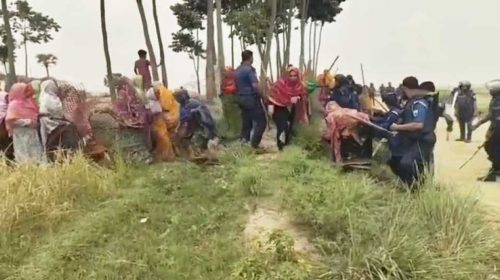 গোমস্তাপুরে পুলিশের লাঠিচার্জে আহত ১১ নারী : ওসি ও এসআই প্রত্যাহার