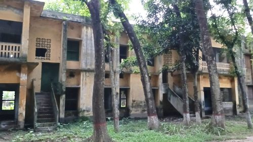 রাজশাহী থেকে অফিস করেন বেশীর ভাগ চাকরীজীবি আর্থ সামাজিক উন্নয়ন থেকে পিছিয়ে পড়ছে তানোর