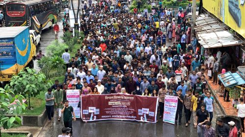 তিন দফা দাবিতে রুয়েট শিক্ষার্থীদের বিক্ষোভ