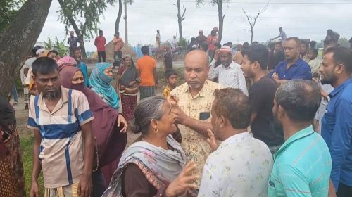হাসপাতালে যাওয়ার পথে ট্রাকচাপায় প্রাণ গেল বাবা-ছেলের