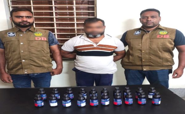 রাজশাহীতে পুলিশের অভিযানে ২০ বোতল ফেন্সিডিলসহ গ্রেপ্তার ১