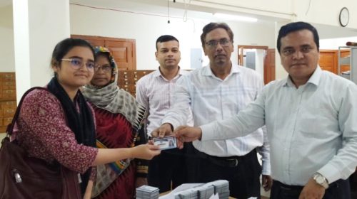মেশিন রিডেবল লাইব্রেরি কার্ড পেলেন রুয়েটের নবীন শিক্ষার্থীরা