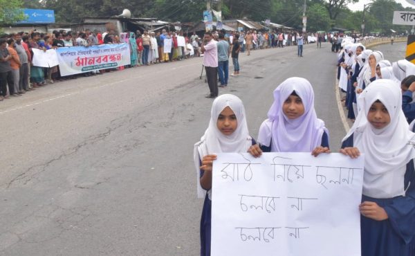 খেলার মাঠে মার্কেট করছে কাটাখালী পৌরসভা, প্রতিবাদে মানববন্ধন