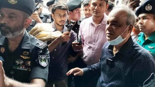 মোহাম্মদপুর কৃষি মার্কেট পরিদর্শন করলেন স্বরাষ্ট্র উপদেষ্টা