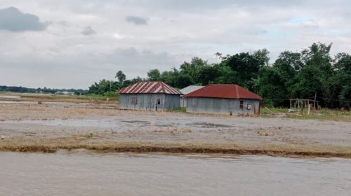 রাজশাহীতে পানি কমলেও দুর্ভোগ কমেনি