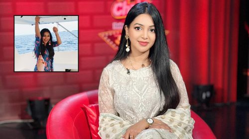 সমুদ্রে মাছ ধরছেন প্রভা