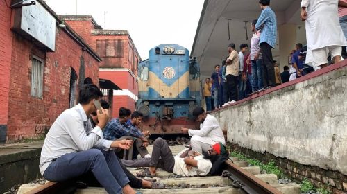 কোচ পছন্দ না হওয়ায় বিক্ষোভ, এক ঘণ্টা বিলম্বে ছাড়ল জুলাই বিশেষ ট্রেন
