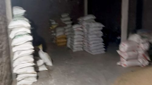 অবৈধভাবে মজুত ১৭৪ বস্তা সার জব্দ, পরে সরকারি মূল্যে বিক্রি