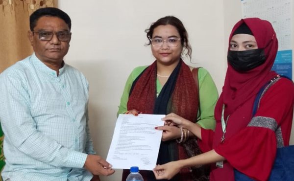 জাতীয় বিশ্ববিদ্যালয়ের ফি বৃদ্ধির প্রতিবাদে স্মারকলিপি