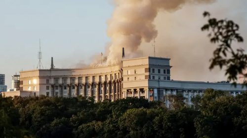 ইউক্রেনের মন্ত্রিসভার ভবনে রাশিয়ার হামলা