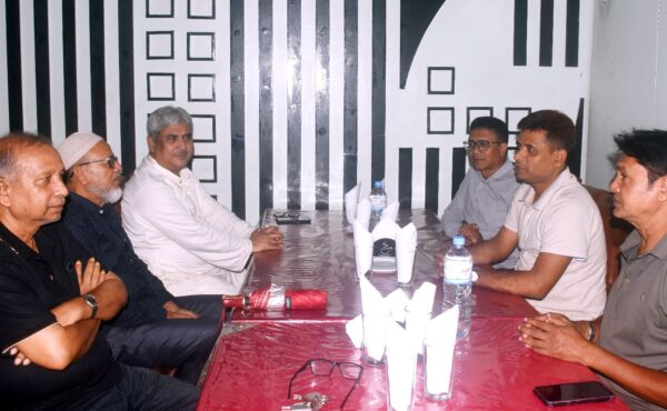 রাজশাহী এডিটরস ফোরাম নেতাদের সাথে বিএনপি নেতা মিলনের মতবিনিময়