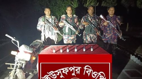 রাজশাহী সীমান্ত এলাকাতে মোটর সাইকেলসহ ফেন্সিডিল আটক