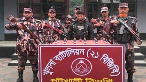 বেনাপোল সীমান্তে ভারতীয় মাদকসদৃশ্য সিরাপসহ আটক ১