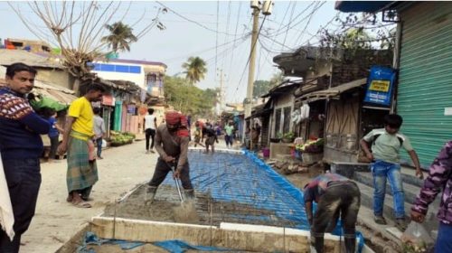 শার্শা সাতমাইল-গোগা সড়ক : কাজ বন্ধের ২৪ ঘণ্টার মধ্যে ফের ঢালাই
