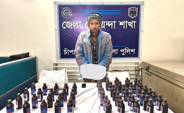 চাঁপাইনবাবগঞ্জে ডিবির অভিযানে ৬০ বোতল ফেয়ারডিল উদ্ধার, গ্রেপ্তার ১