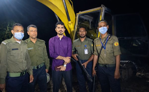 পুঠিয়ায় কৃষিজমির টপসয়েল কাটায় অভিযান, এস্কেভেটর অকেজো