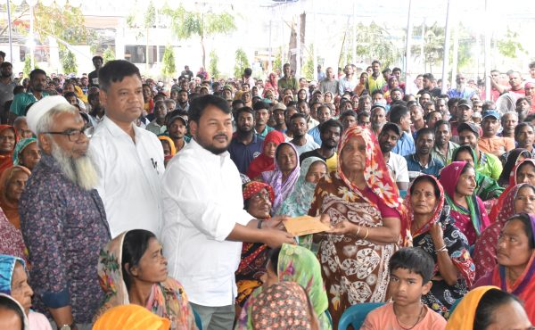 প্রধানমন্ত্রীর ঈদ উপহার পেলেন রাসিকের পরিচ্ছন্নকর্মীরা