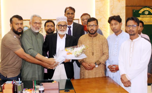 রাজশাহীতে জেলা পরিষদ প্রশাসককে যুব অধিকার পরিষদের ফুলেল শুভেচ্ছা