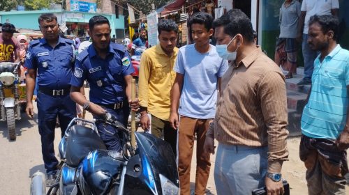 বাগমারার মচমইল পাম্পে অভিযান, ৪ মোটরসাইকেল চালকের জরিমানা