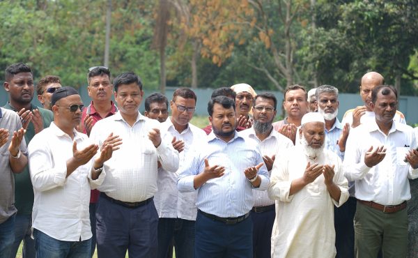 জুলাই গণঅভ্যুত্থানে শহীদ মিনারুল ইসলামের কবর জিয়ারতে রাসিক প্রশাসক