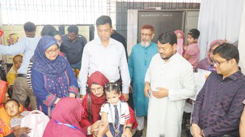 ৪৩৮ কেন্দ্রে টিকাদান ক্যাম্পেইন উদ্বোধন করলেন রাসিক প্রশাসক