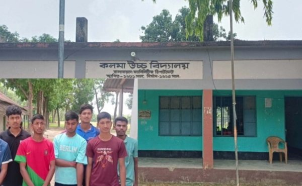 তানোরে এসএসসি পরীক্ষার্থীদের প্রবেশপত্র আটকে অতিরিক্ত টাকা আদায়ের অভিযোগ