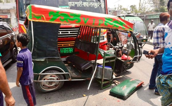 নগরীরতে বাস ও অটোরিকশার মুখোমুখি সংঘর্ষে গৃহবধূ নিহত, আহত ২