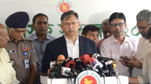 অবৈধ অস্ত্র উদ্ধার ও ভুয়া মামলা প্রত্যাহারে কঠোর অবস্থানে সরকার : স্বরাষ্ট্রমন্ত্রী