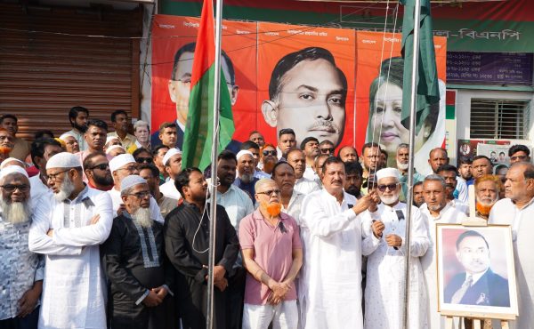 শহীদ রাষ্ট্রপতি জিয়াউর রহমানের ৪৫তম শাহাদত বার্ষিকী উপলক্ষে রাজশাহীতে পতাকা অর্ধনমিত ও কালো পতাকা উত্তোলন