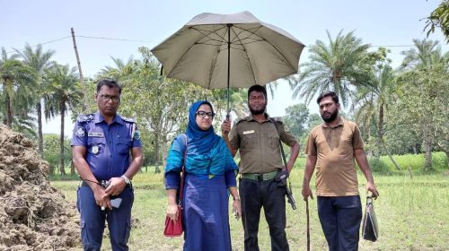 বাঘায় ফসলি জমিতে অবৈধ পুকুর খনন, এস্কেভেটর অকেজো ও যন্ত্রাংশ জব্দ