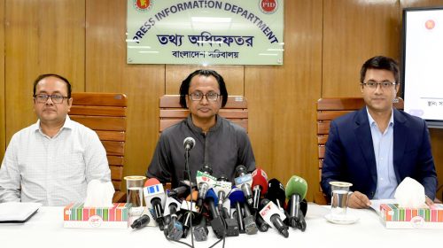 জনগণের দোরগোড়ায় স্বাস্থ্যসেবা পৌঁছে দিতে কাজ করছে সরকার : তথ্য উপদেষ্টা