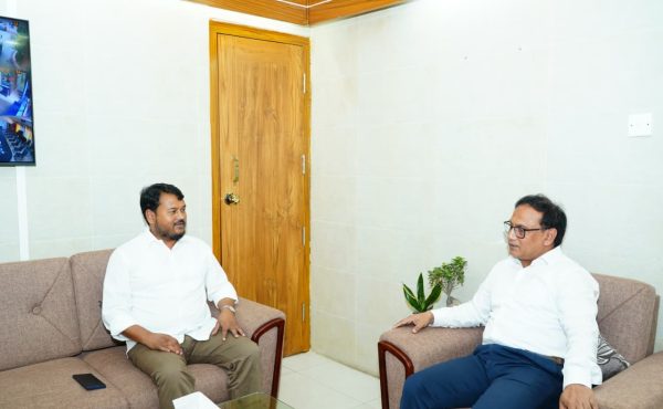 রাজশাহী বিভাগীয় কমিশনারের সাথে রাসিক প্রশাসকের সাক্ষাৎ
