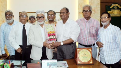 রাজশাহী জেলা পরিষদ প্রশাসককে সংবর্ধনা দিল রাজশাহী কলেজিয়েট স্কুলের ১৯৭০ সালের এসএসসি ব্যাচ