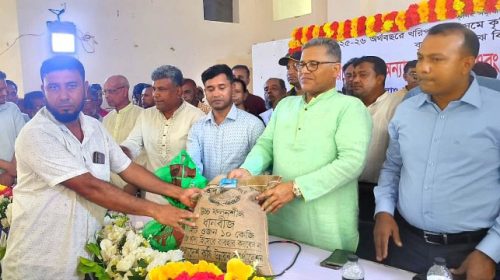 ভাঙ্গায় কৃষকদের মাঝে বিনামুল্যে ধান বীজ, সার ও গাছের চারা বিতরণ